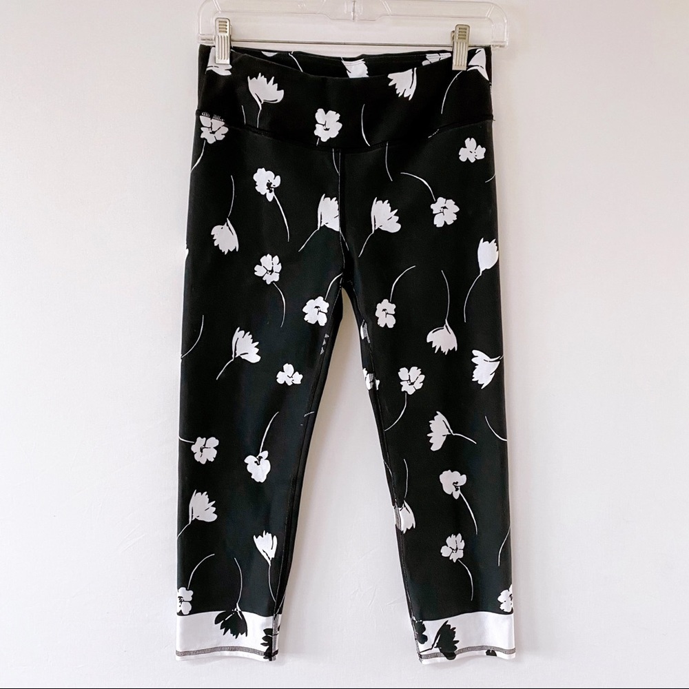 Fabletics Cropped Flower Print Leggings S NWOT - Picture 2 of 4